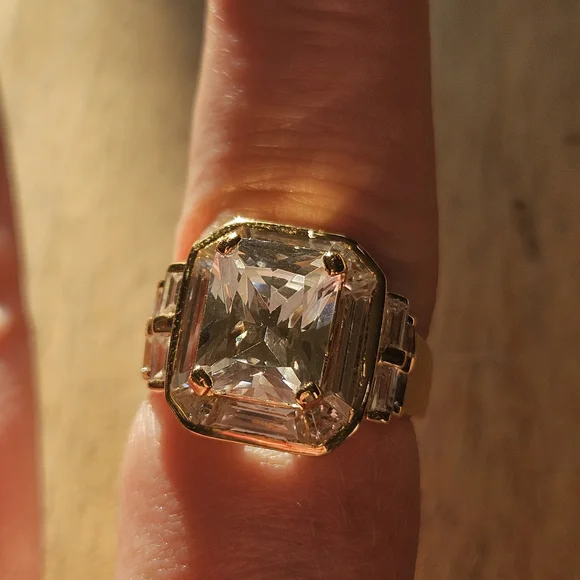 Elegant Gold and Silver Women's Ring - Picture 8 of 14